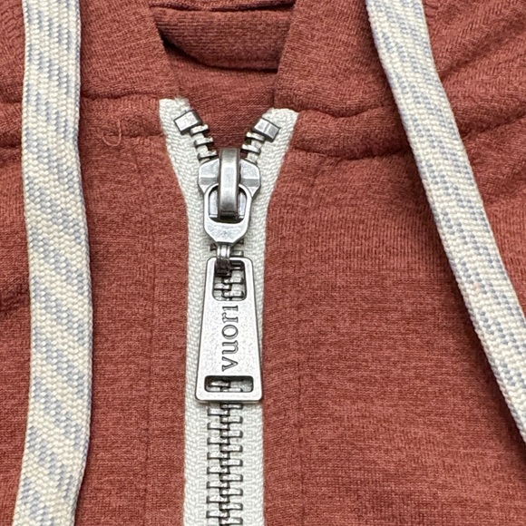 Vuori Halo Performance Hoodie - Picture 5 of 13